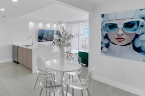 Shades of Miami Sky Penthouse! Newly Renovated